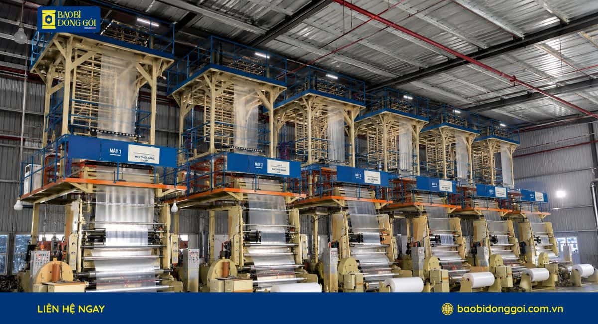 Bộ phận máy thổi màng tại xưởng
